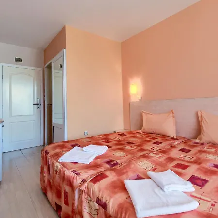 Hotel Fantastiko Ravda *